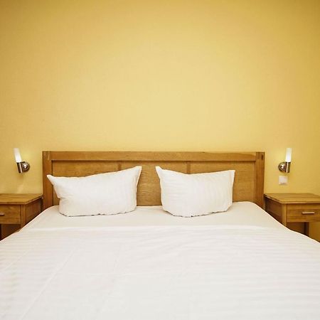 Schicke Fewo Mit Terrasse, Gratis Nutzung Vom Ahoi Erlebnisbad Und Sauna In Sellin - Haus De Niege Wech Fewo 02 티소브 외부 사진