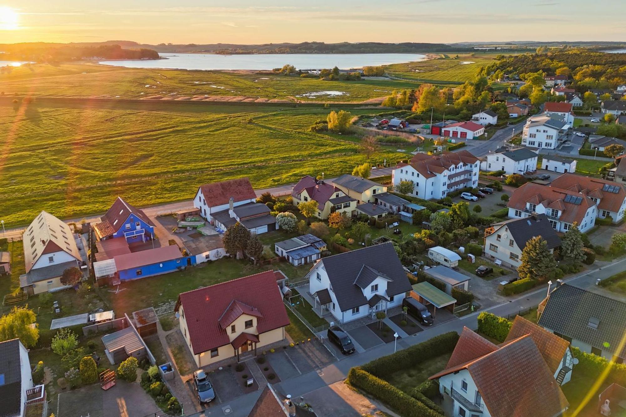 Schicke Fewo Mit Terrasse, Gratis Nutzung Vom Ahoi Erlebnisbad Und Sauna In Sellin - Haus De Niege Wech Fewo 02 티소브 외부 사진